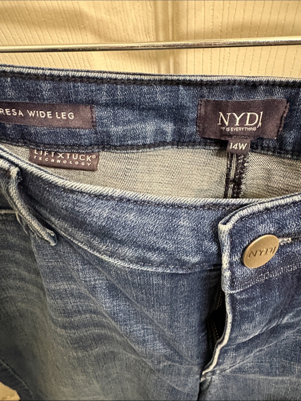 NYDJ Wide Leg Flare Jeans in Dark Blue Denim Like New!!